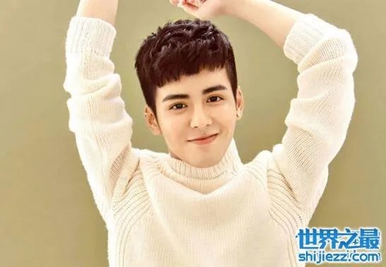 曾舜晞整容前后对比照片，大眼仔的眼睛不是混血儿 