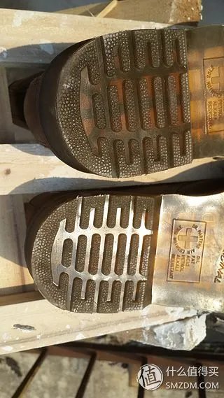 Dr. Martens 1460 Re-Invented Aztec Crazyhorse Leather 男款马丁靴