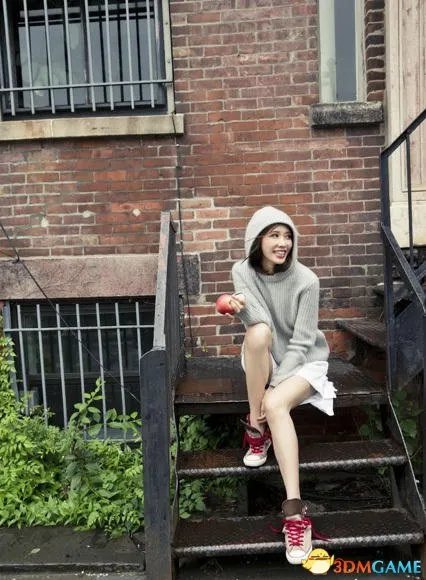 女神林志玲S蛇腰美翻天！背部全裸到股沟十分诱人