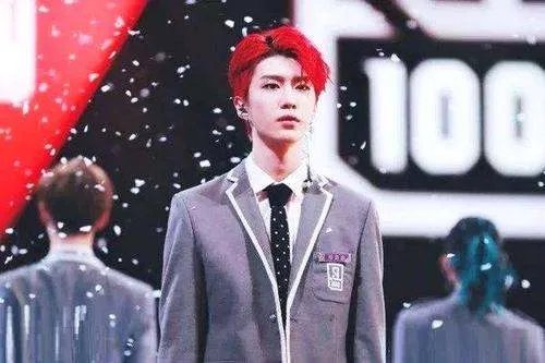 李文翰和范丞丞穿同款衬衫，谁好看？