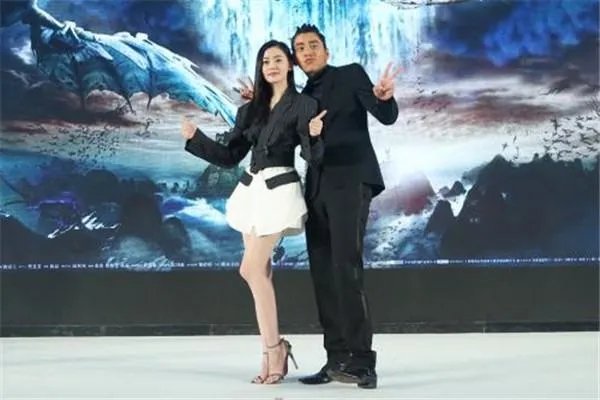 王大陆和张天爱亲密搂抱，他们仅仅是好朋友吗？