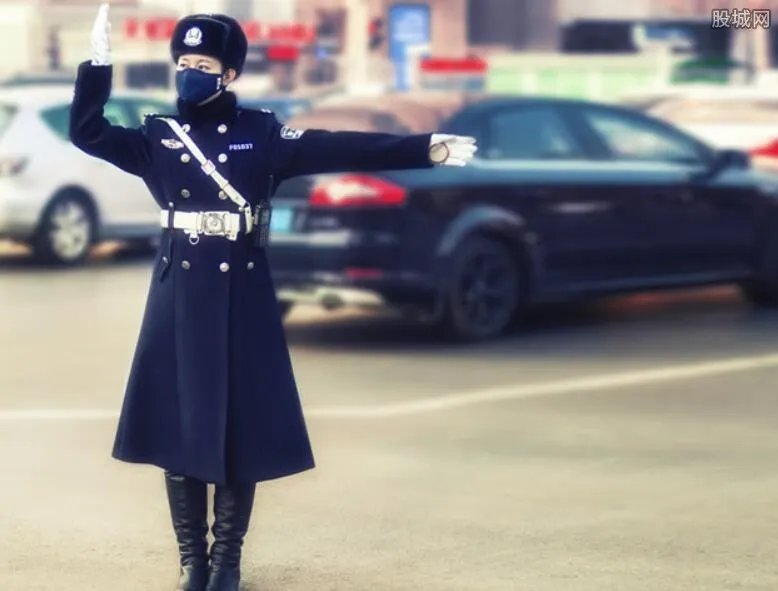 交警端午加班被撞 交警被撞过程曝光十分危险