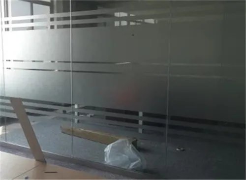 静电玻璃贴膜怎么贴