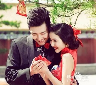 女孩订婚换彩礼钱谈订婚男方需要准备的东西