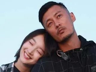 余文乐大婚，周冬雨为何要