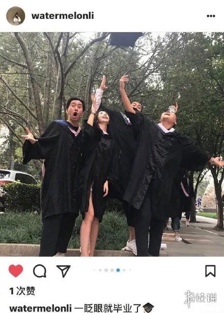 豆得儿晒亲密毕业照惹怒王思聪？老王被拍牵手新女孩