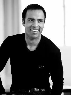 查哈尔的人物经历