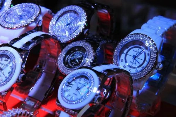 英国和中国的时差是多少？