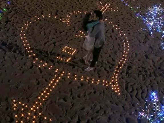 盛夏晚晴天有一集杨幂和刘恺威在海边用蜡烛摆成爱心，是哪一集？