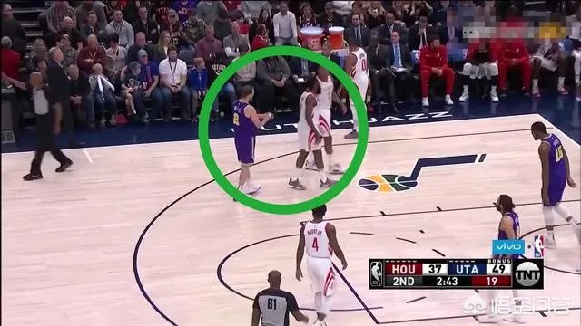 火箭对阵爵士，英格尔斯伸手道歉，哈登无视掉头就走，被指没有大将风度，你怎么看？