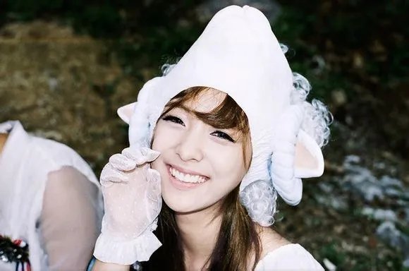 FX组合的图片,谁能给我说说,第一个是谁,第二、第三、第四个是谁?英文名和中文名都写出来。谢谢各位了