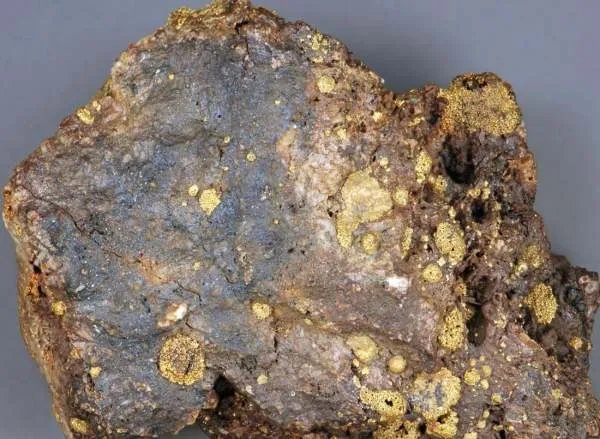 科拉超深钻孔为何会被迫停工，当时发现了什么东西呢？