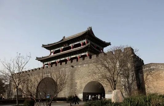 南京回收流失在外明城墙城砖8万块。除了南京，我国还有哪些有城墙的古城？哪个存留最完整？