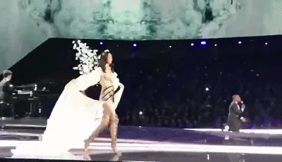 如何看待小kk拥抱奚梦瑶?