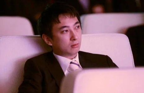 王思聪和新欢逛街，此女子是何许人也？