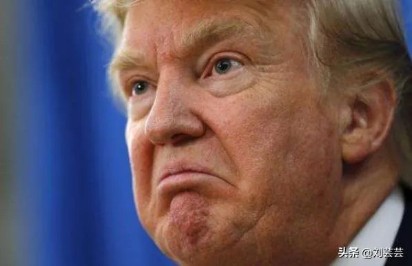 两名女记者在白宫新闻发布会，为什么会气走特朗普，就是因为蒋为佳是华裔？