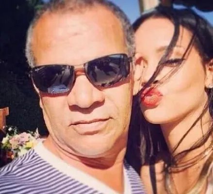 蕾哈娜父亲感染新冠 曾将父亲告上法庭关系破裂