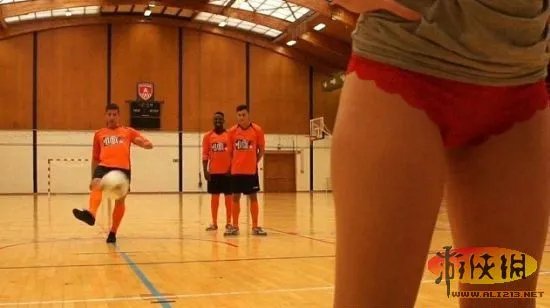 美女翘臀任你射！奇葩训练真让人羡煞嫉妒恨