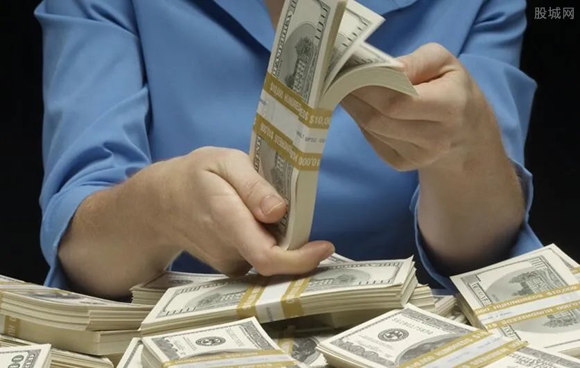 美国错发14亿救济金 竟然发给了死人