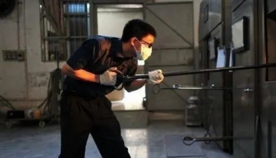 火葬场遗体火化过程(火葬场烧人图片)