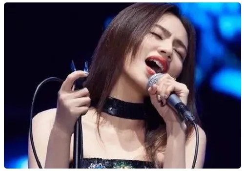 我也是一个女人啊不是能承受所有什么歌？我已是一个女人啊