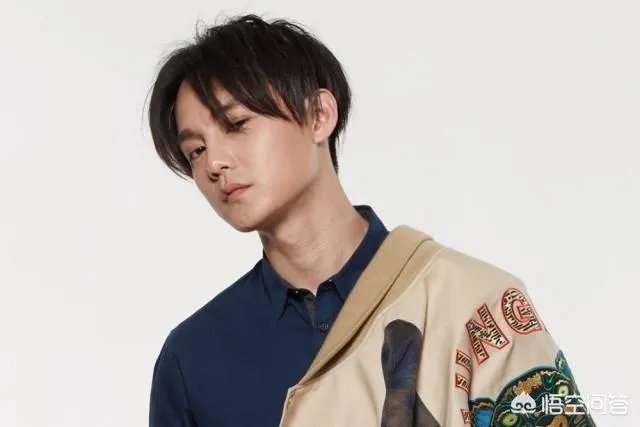 如何评价尹正谜一般的微博？