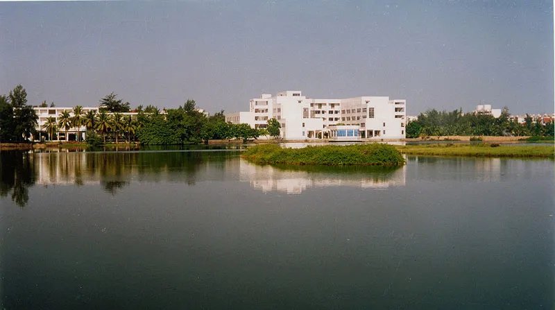 东坡湖畔的介绍