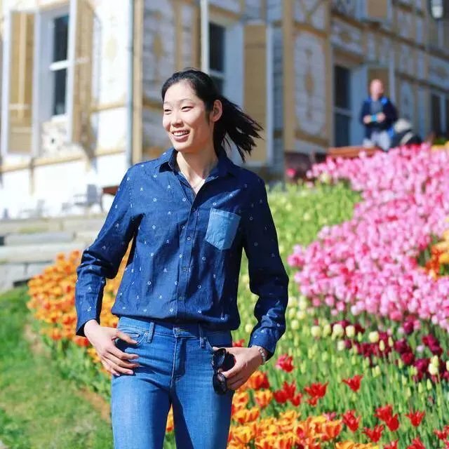 朱婷微博晒休假旅行照，评论区巴西球迷用国旗示爱，你怎么看？