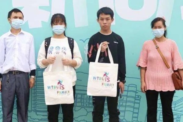 武汉龙凤胎考上同所大学同一专业，对此你怎么看？