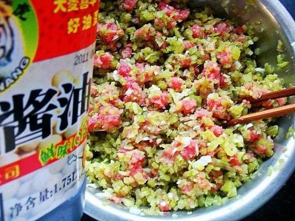 正宗芹菜猪肉饺子馅的做法