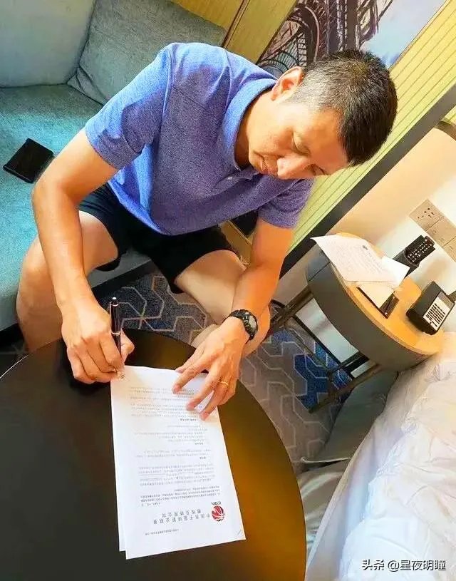 郭士强正式签约广州男篮，他的年薪有多少？会比辽宁时期高吗？