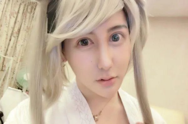 如何评价刘梓晨是有钱没头脑的网红？