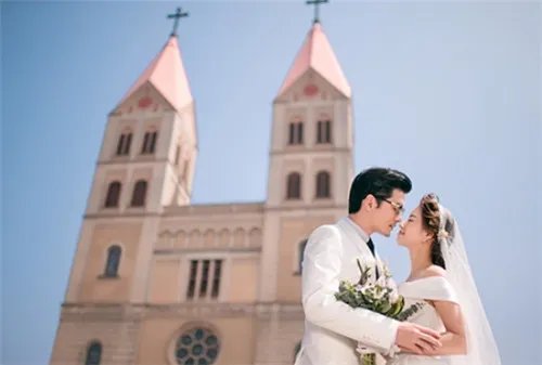 青岛韩式婚纱照哪家拍的好 青岛婚纱影楼哪家好
