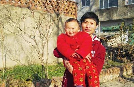 如何看待安徽阜阳市一16岁学生在高烧中救溺水儿童的行为？