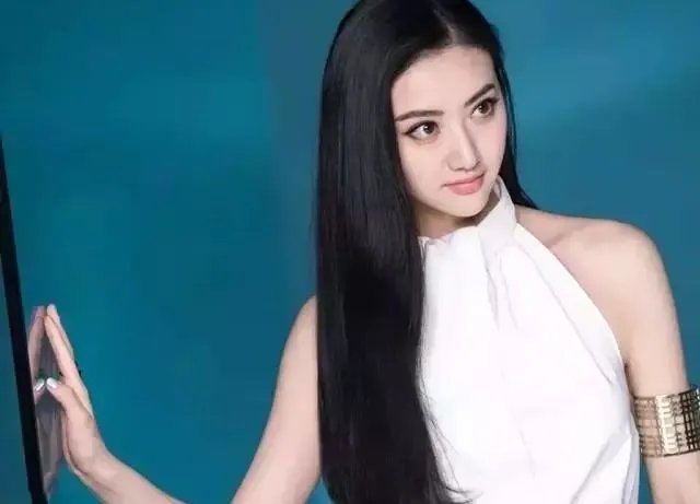 连王思聪都不敢黑她，景甜是什么背景？