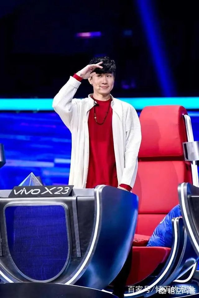 你认为林俊杰在《梦想的声音》里改编的哪首歌曲最让你震撼？为什么？