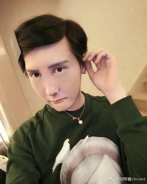 如何评价刘梓晨是有钱没头脑的网红？