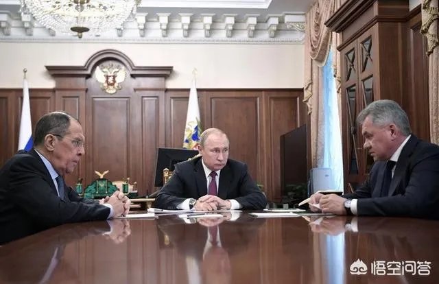 普京为何要求不要再与美国就裁军问题举行会谈，但强调俄方以前提出过的建议仍然有效？