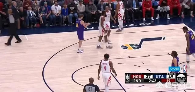 火箭对阵爵士，英格尔斯伸手道歉，哈登无视掉头就走，被指没有大将风度，你怎么看？