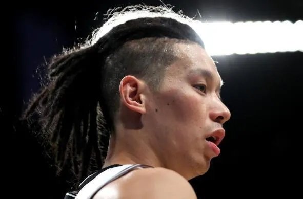 苏群微博放图林书豪被达伦·科里森推了一把导致韧带拉伤赛季报销，你对这件事怎么看？