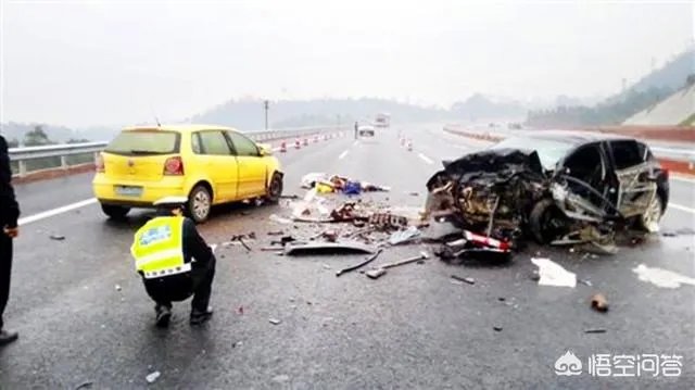 山东一司机在高速上仅1分钟驾照被扣30分，你怎么看？