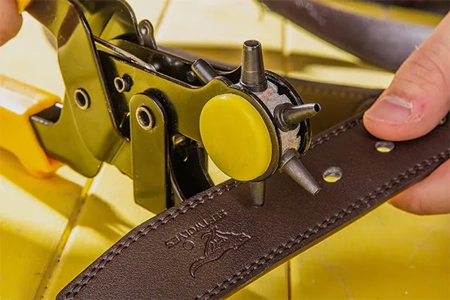 【腰带打孔】皮带打孔器怎么用 手把手教你给皮带打孔