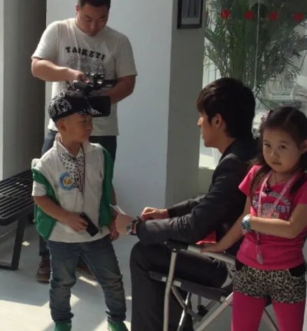 宝贝赖上大明星胡歌登场 他会和宝宝们擦出怎样的火花？