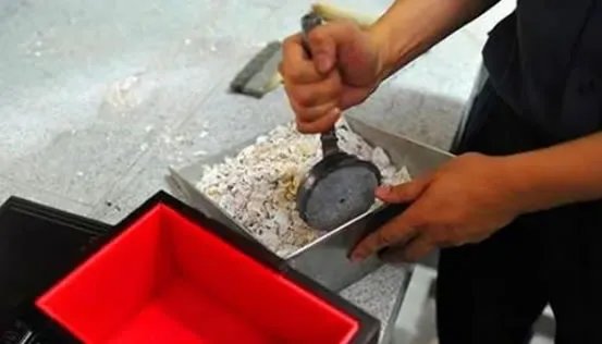 火葬场遗体火化过程(火葬场烧人图片)