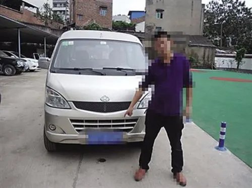 双胞胎共用驾照 民警识破只因嘴角那颗痣