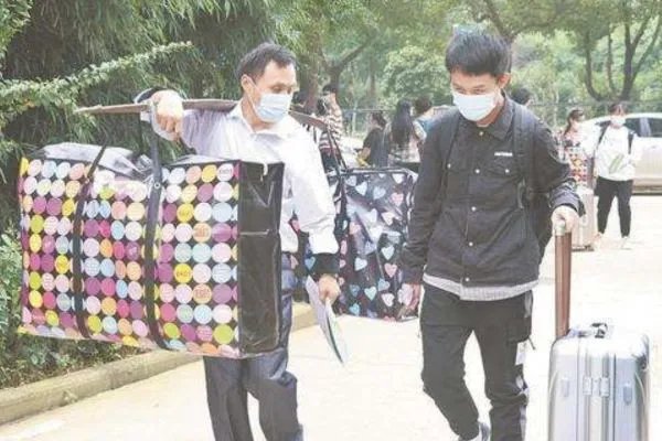 武汉龙凤胎考上同所大学同一专业,对此你怎么看?