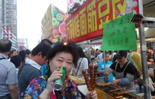 杭州小吃一条街在什么地方？