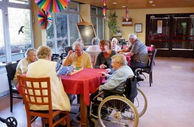 德国首相默克尔已经居家隔离，您怎么看待德国乃至欧洲疫情发展？