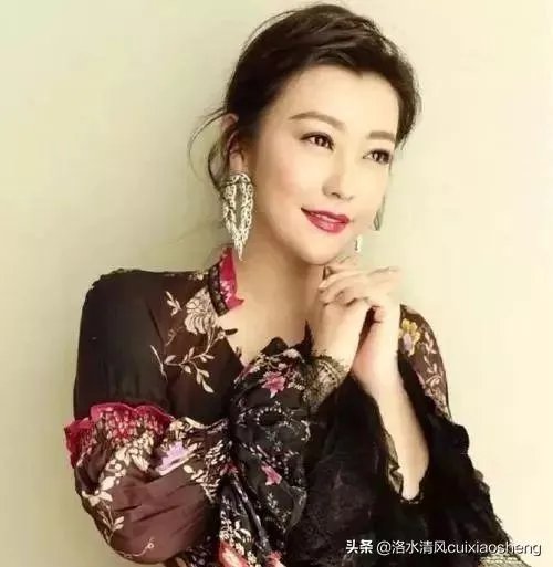 郝蕾宣布离婚是真的吗，你怎么看？