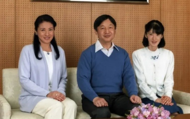 公主暴瘦成蛇精脸是怎么回事？